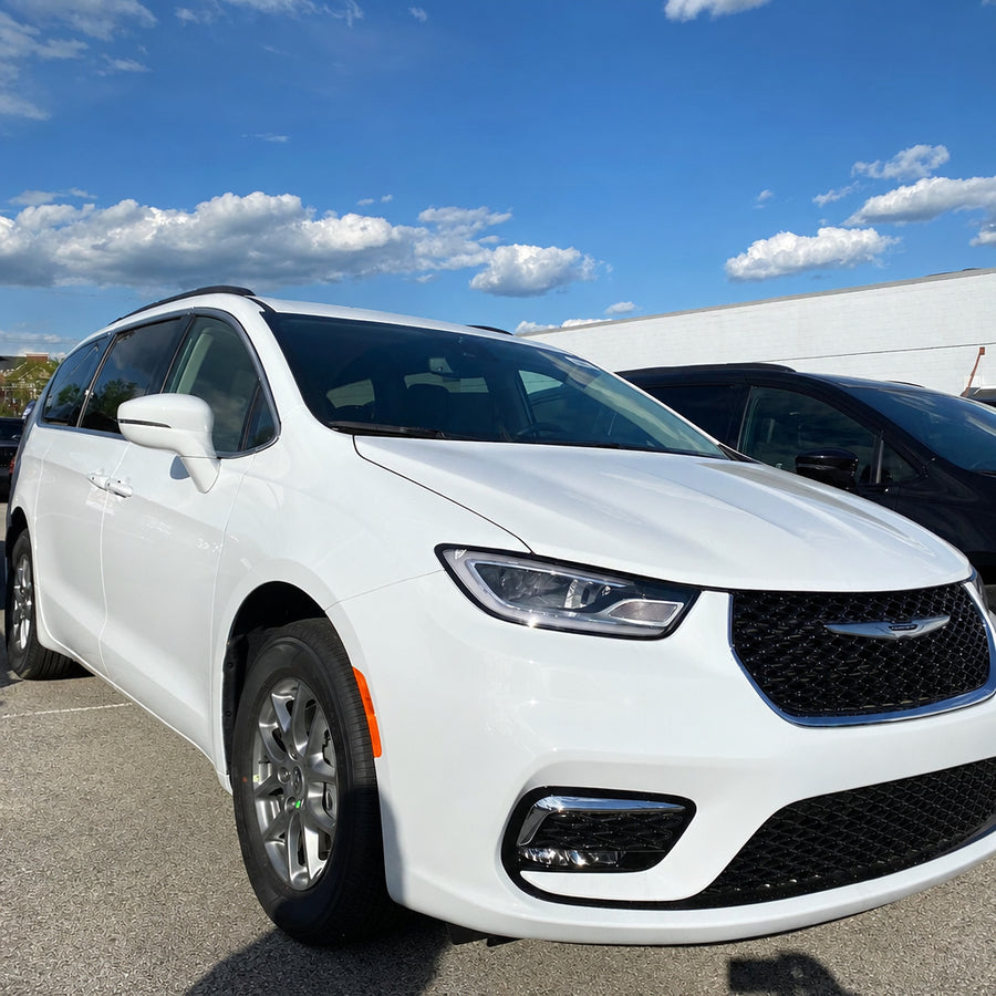 2021 Chrysler Pacifica white 1of2