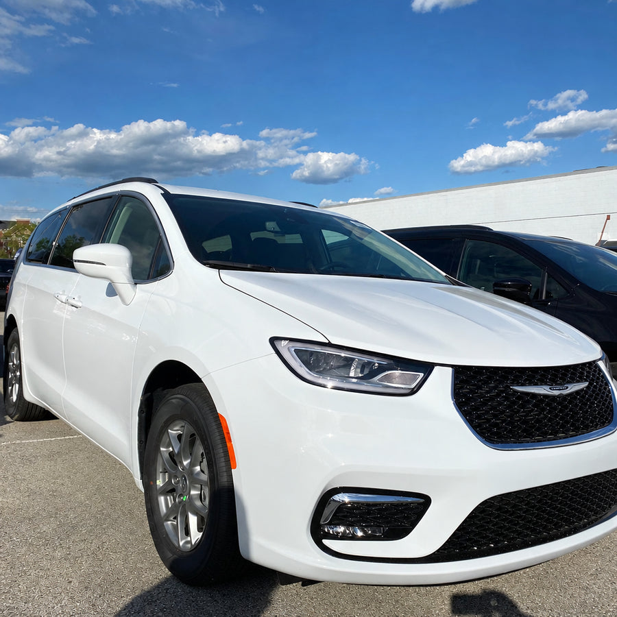 2021 Chrysler Pacifica white 1of2
