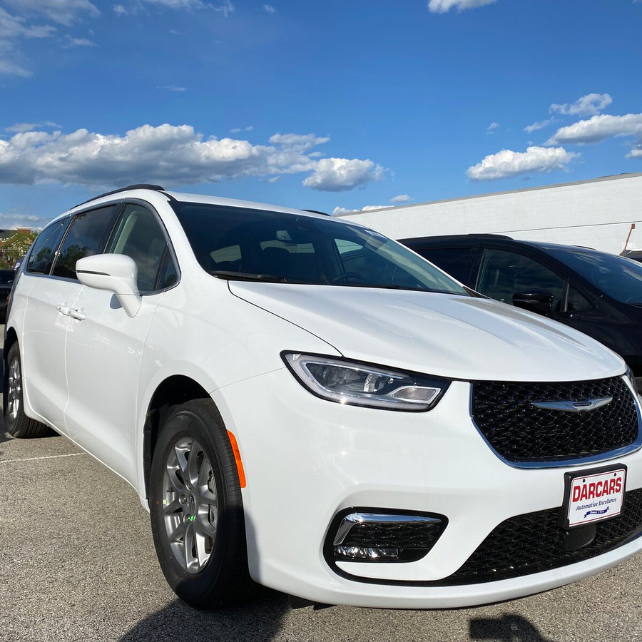 2021 Chrysler Pacifica white 1of2