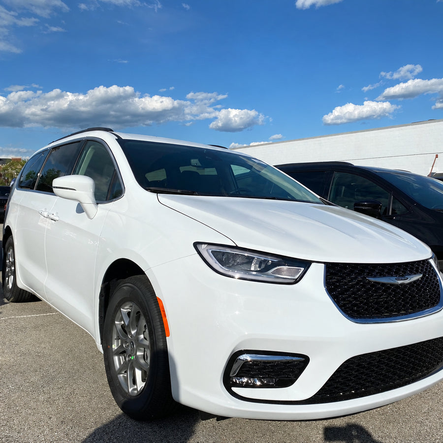 2021 Chrysler Pacifica white 1of2