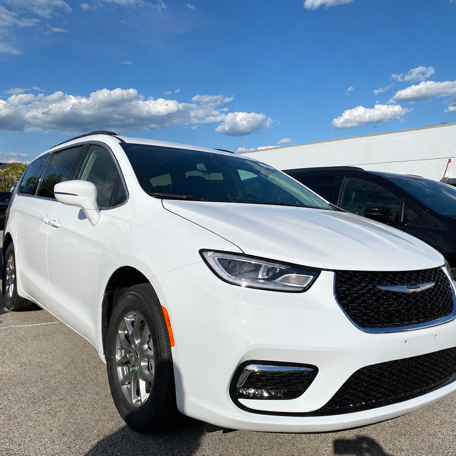 2021 Chrysler Pacifica white 1of2